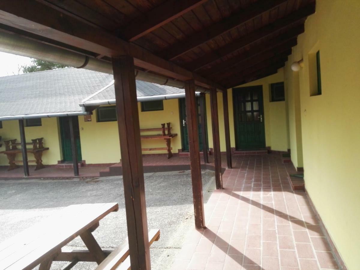 Vadasa Motel Es Etterem Hegyhátszentjakab Buitenkant foto